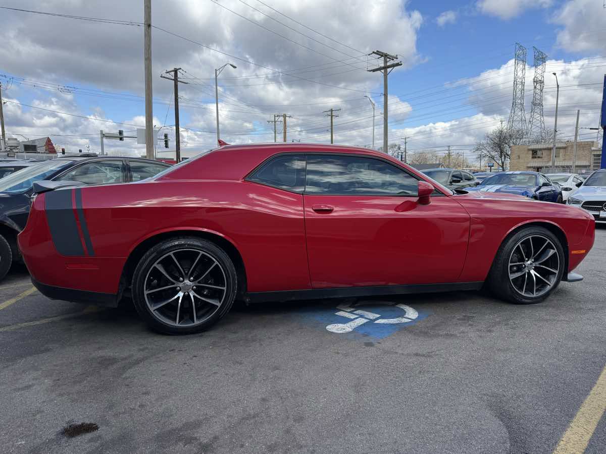 Used 2016 Dodge Challenger R/T Scat Pack w/ Leather Interior Group image 5