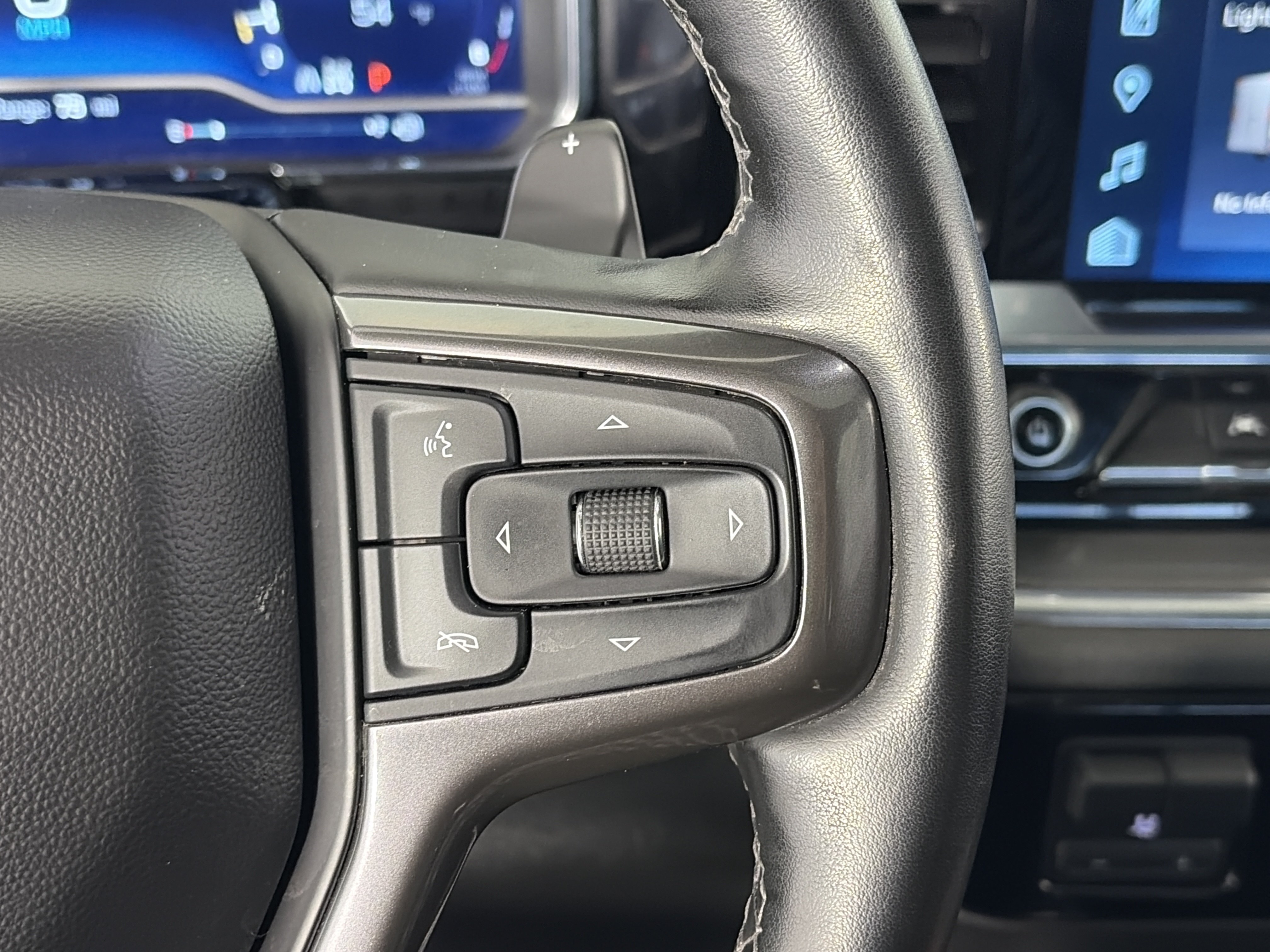 Used 2024 Chevrolet Silverado 1500 High Country w/ High Country Premium Package AWD/4WD image 31