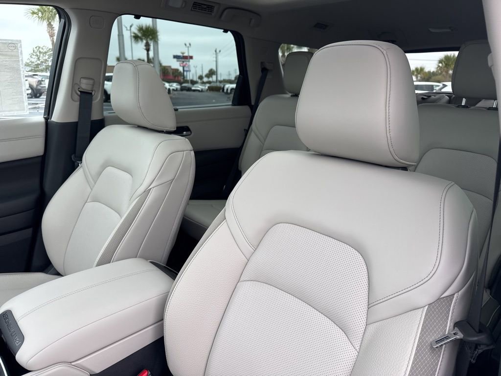 New 2026 Nissan Pathfinder SL w/ SL Premium Package AWD/4WD image 11