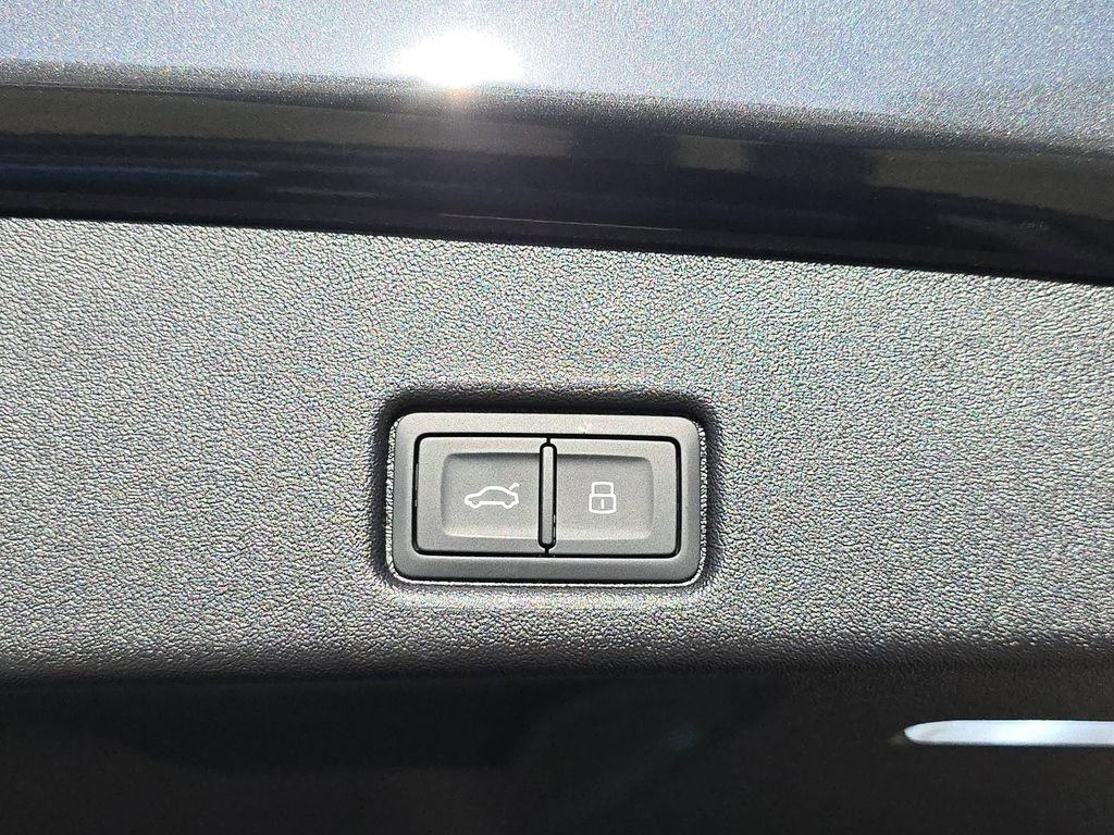 Certified 2025 Audi SQ5 Premium Plus image 13