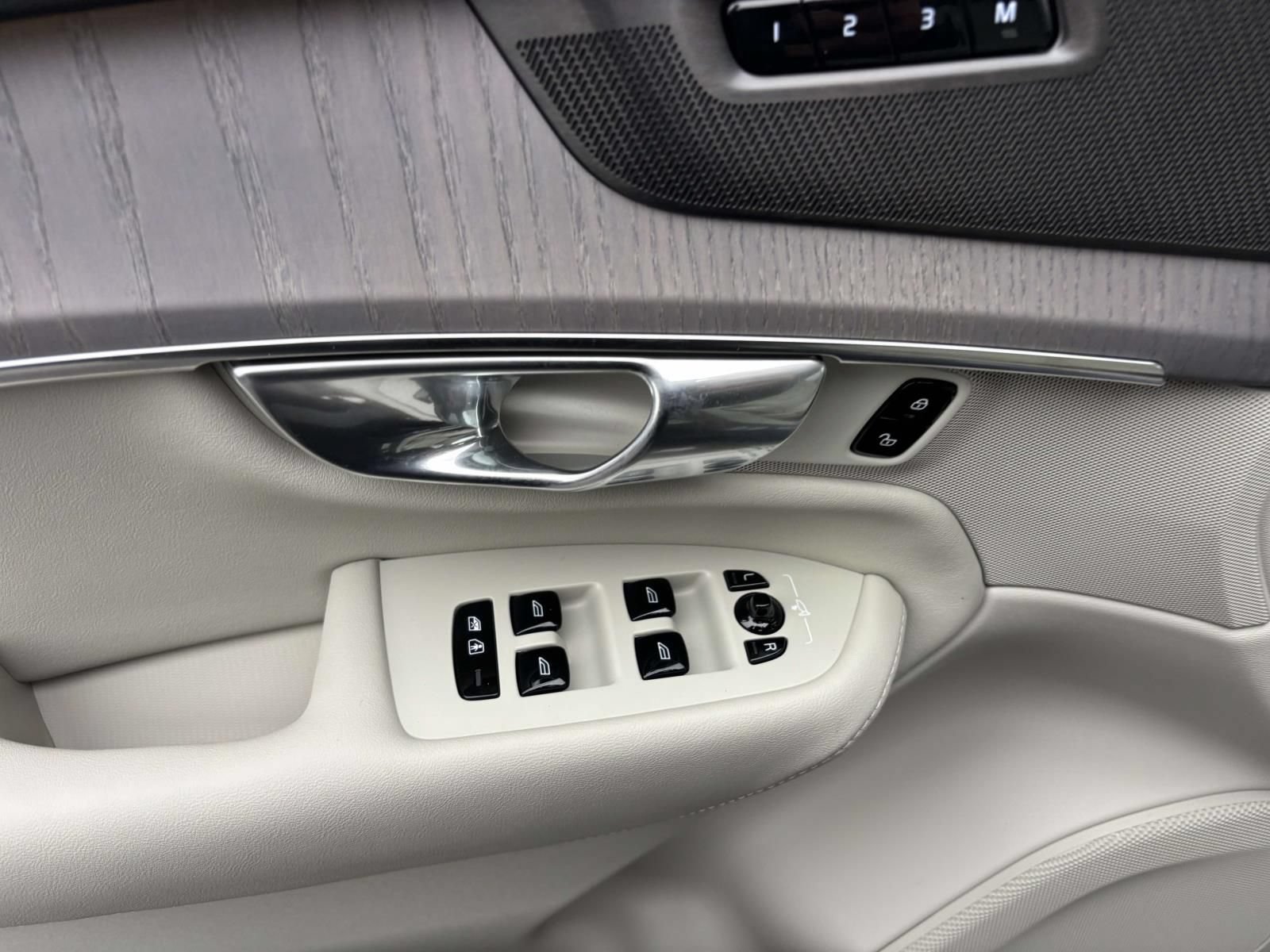 New 2026 Volvo XC90 T8 Ultra w/ Protection Package Premier AWD/4WD image 13