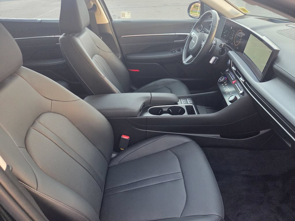 Used 2025 Hyundai Sonata Limited FWD image 29