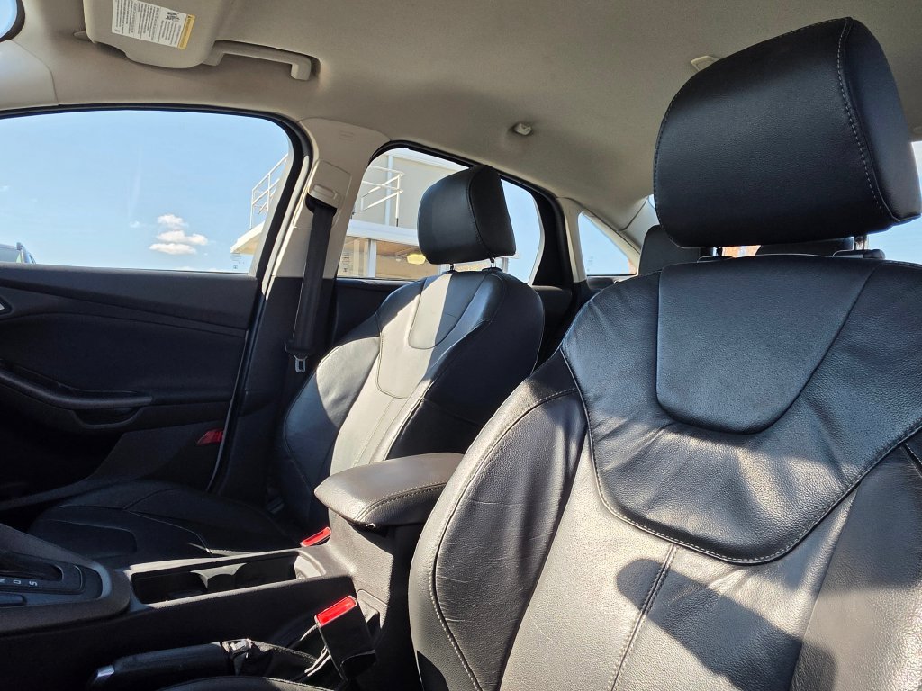 Used 2015 Ford Focus SE w/ Equipment Group 201A FWD image 21