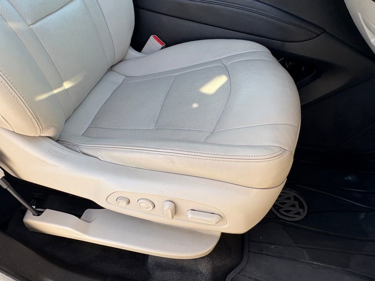 Used 2020 Buick Enclave Premium w/ Sun and Sites Package image 44