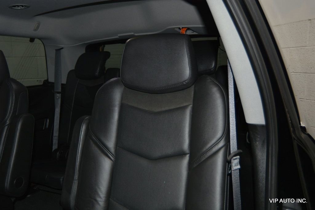 Used 2018 Cadillac Escalade Premium Luxury AWD/4WD image 19