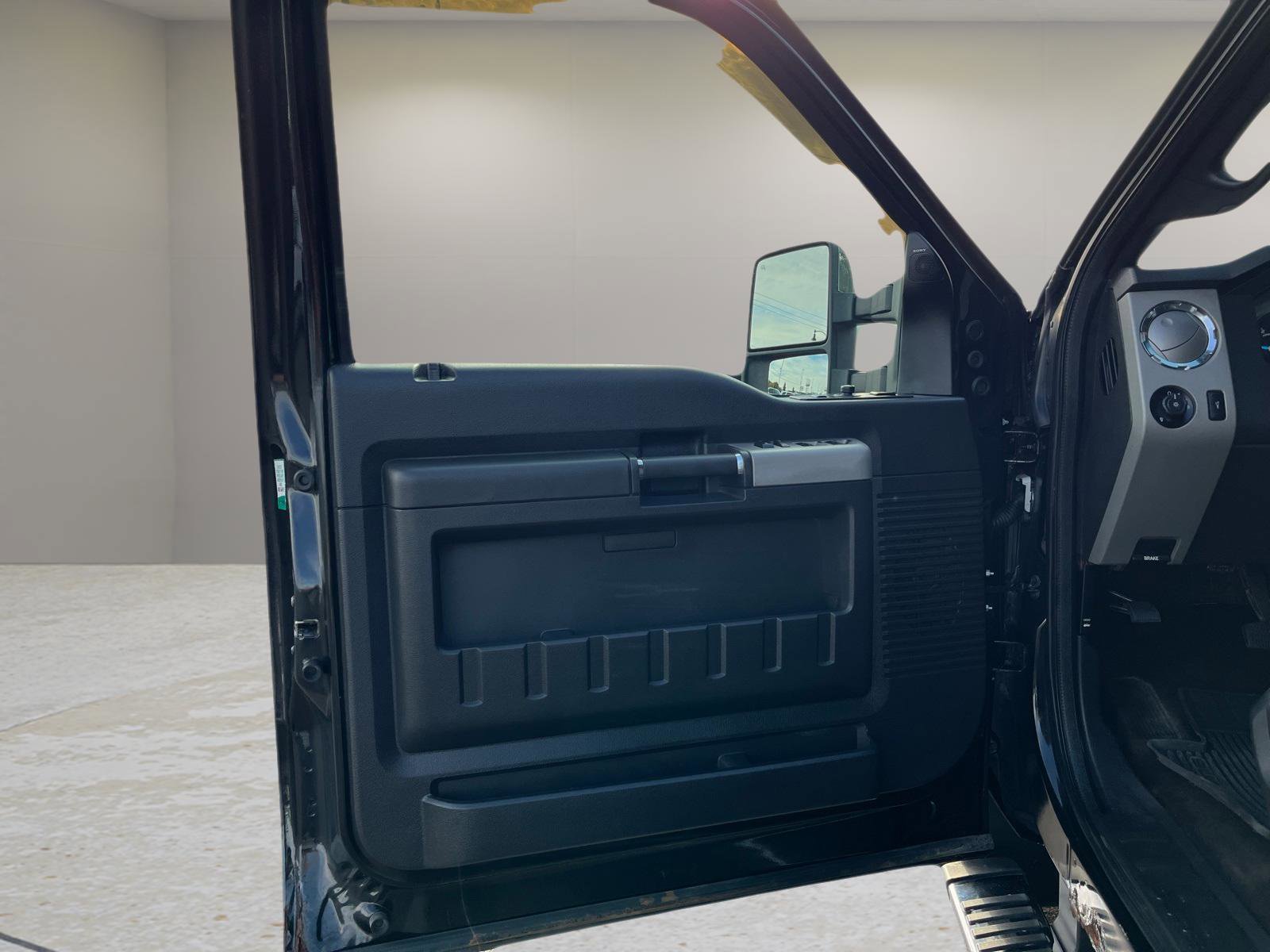 Used 2013 Ford F250 Lariat w/ Lariat Ultimate Pkg image 9