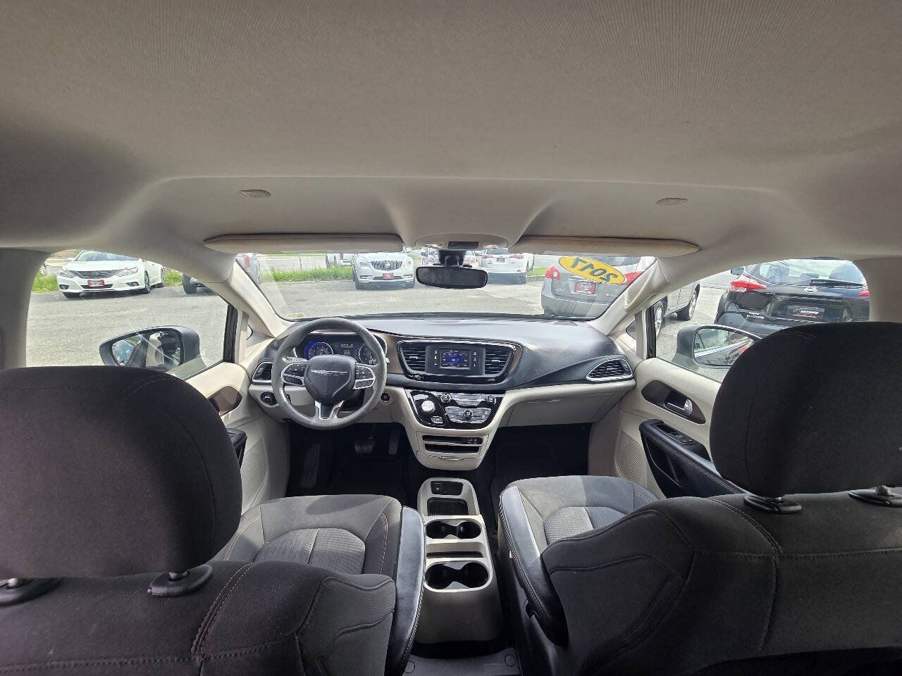 Used 2017 Chrysler Pacifica LX FWD image 33
