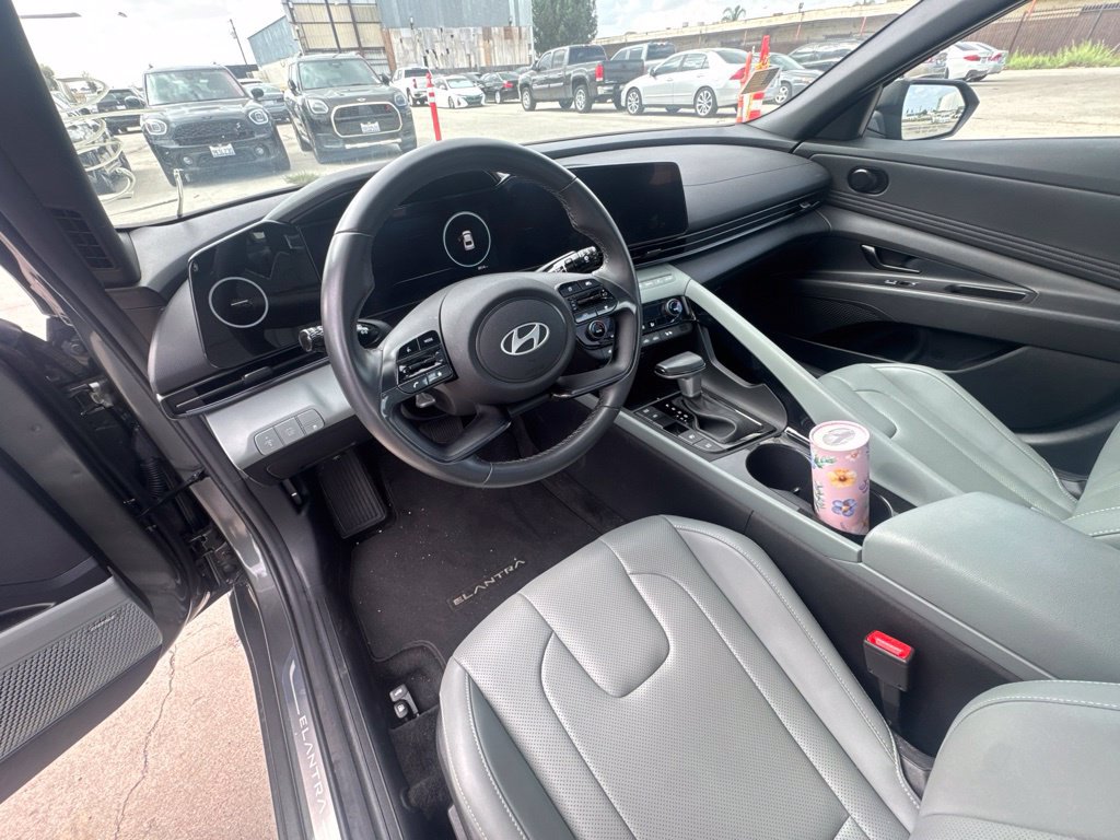 Used 2025 Hyundai Elantra Limited FWD image 16