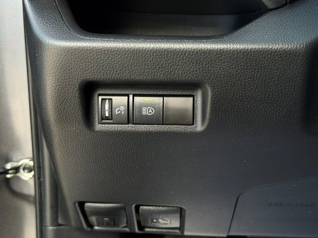 Used 2022 Toyota RAV4 XLE image 32