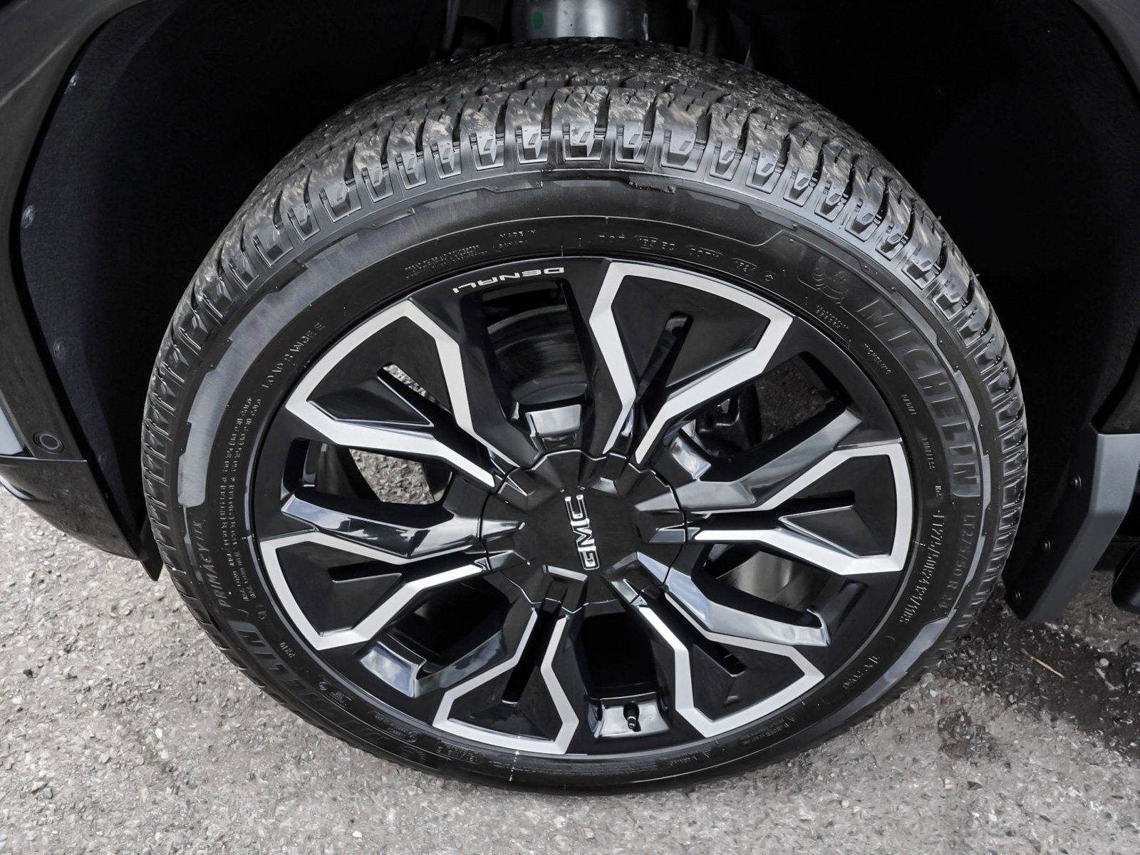 Used 2024 GMC Sierra EV Denali image 8