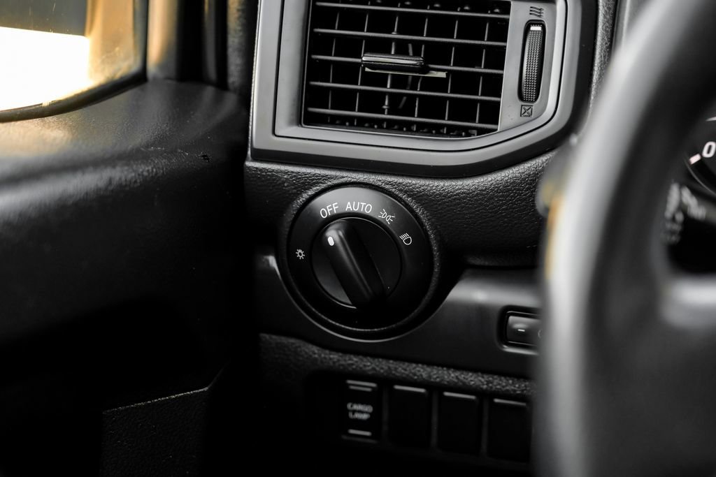 Used 2021 Nissan Titan S image 27