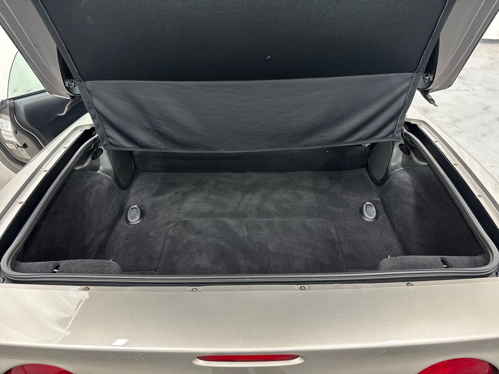 Used 2001 Chevrolet Corvette Coupe w/ Preferred Equipment Group1 image 23