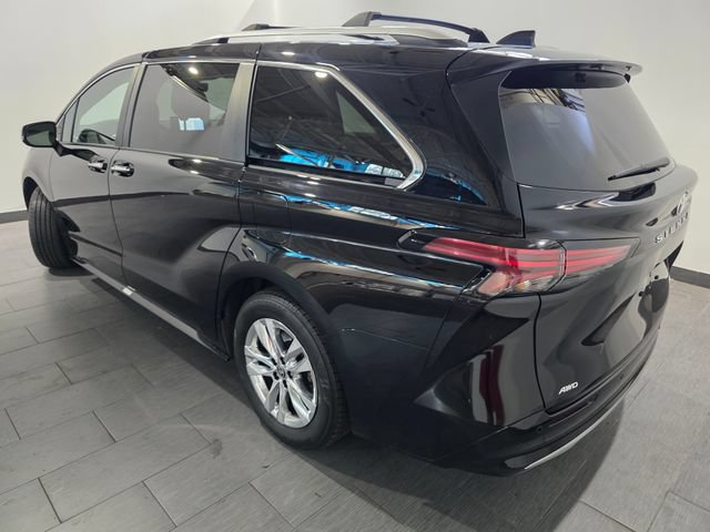 Used 2024 Toyota Sienna Limited AWD/4WD image 3
