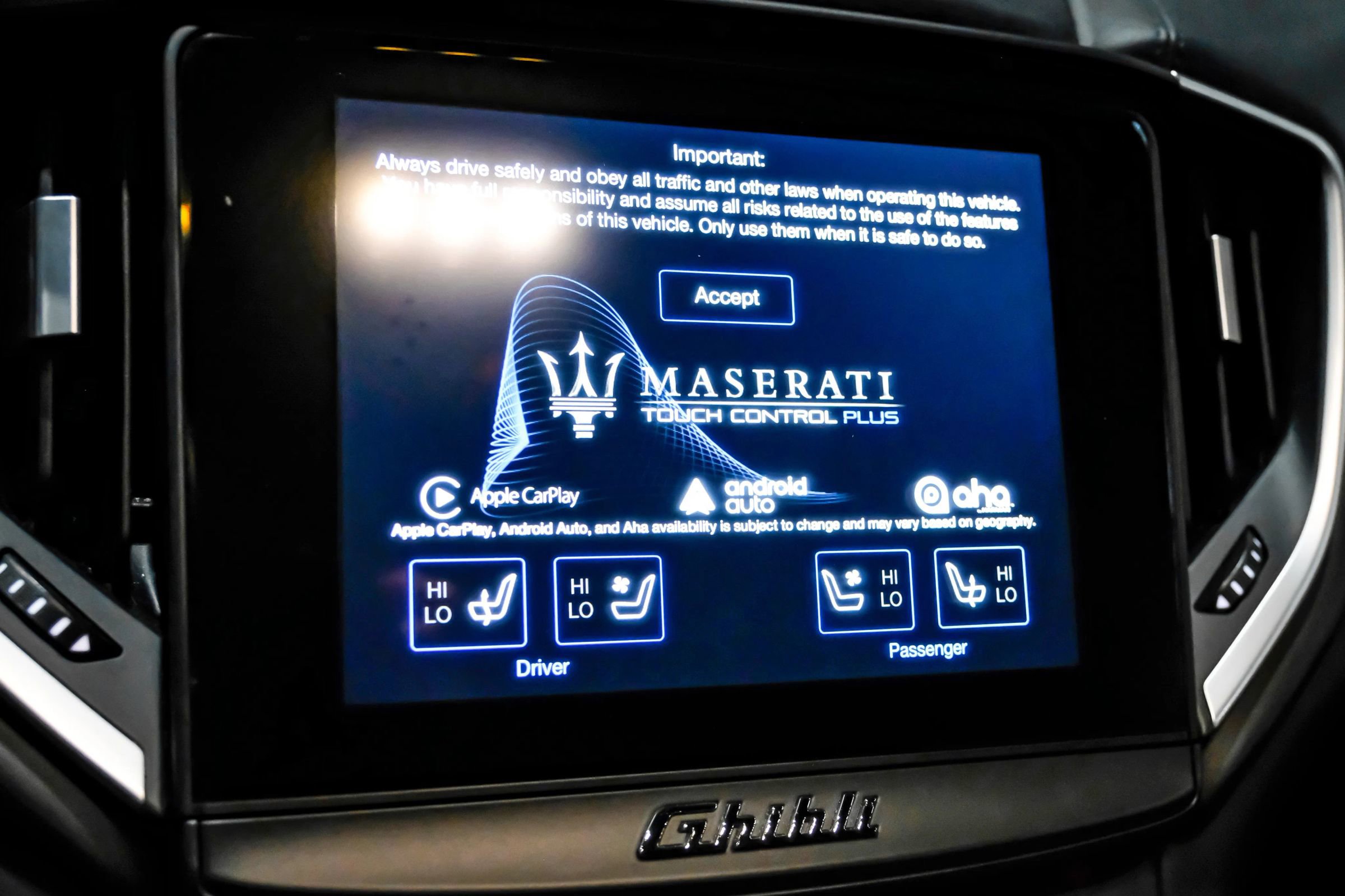 Used 2017 Maserati Ghibli w/ Luxury Package image 28