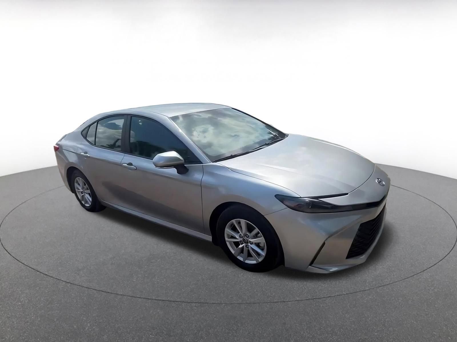 Used 2025 Toyota Camry LE FWD image 2