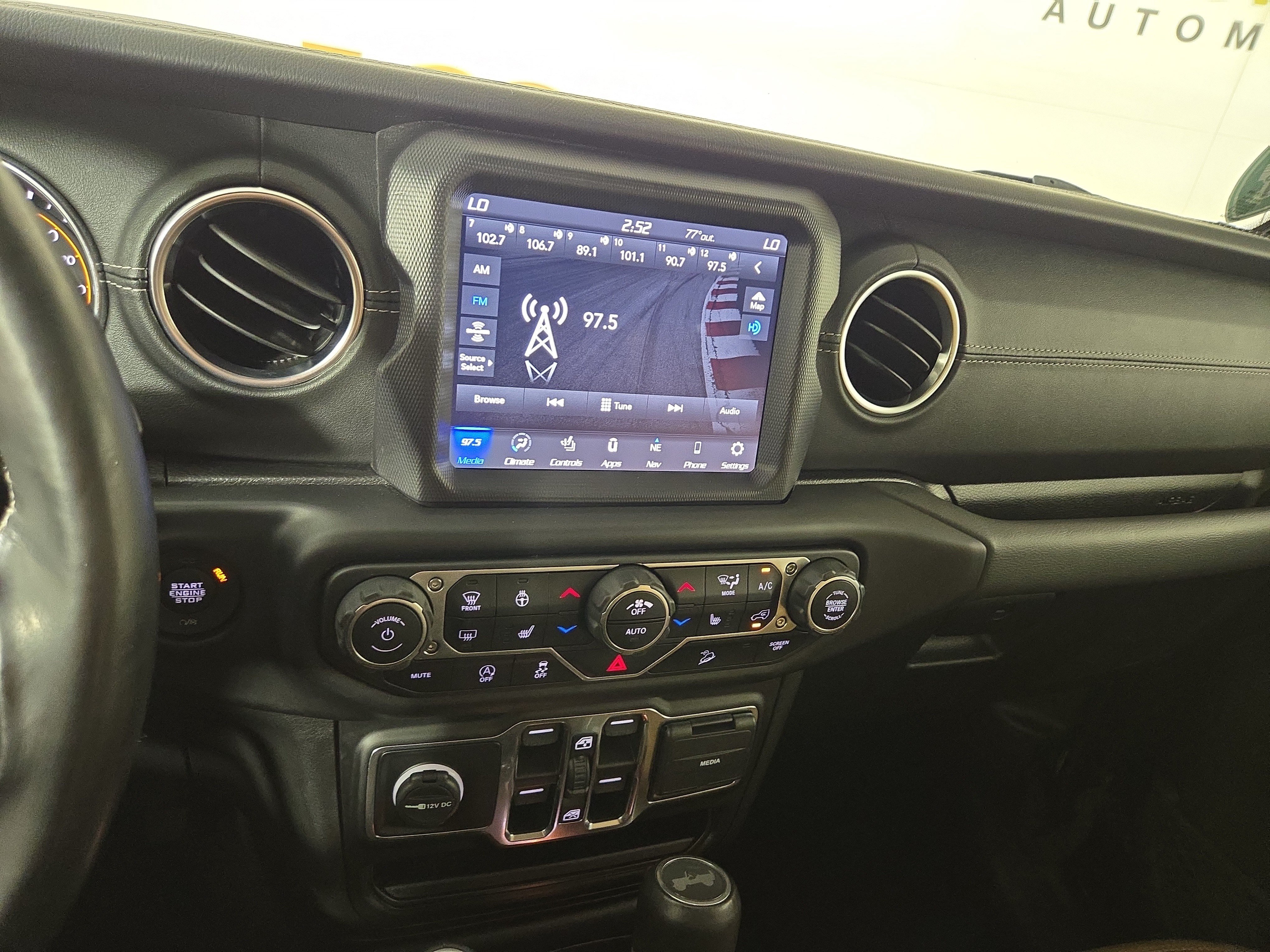 Used 2020 Jeep Wrangler Unlimited Sahara AWD/4WD image 22