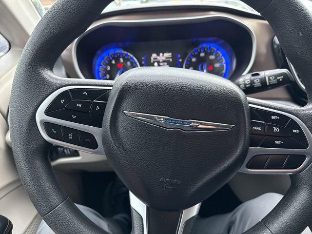 Used 2018 Chrysler Pacifica LX image 17