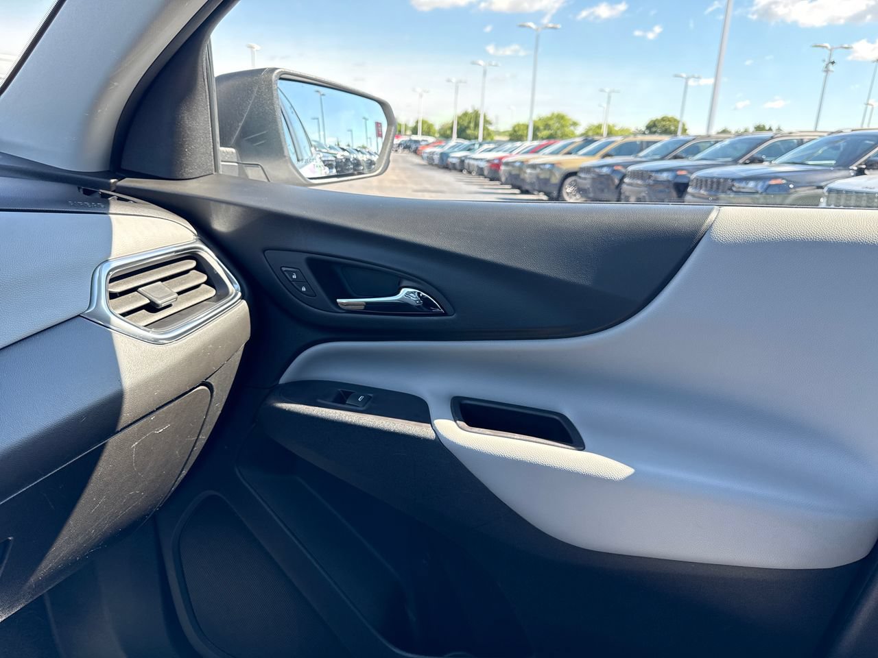 Used 2020 Chevrolet Equinox LS AWD/4WD image 30