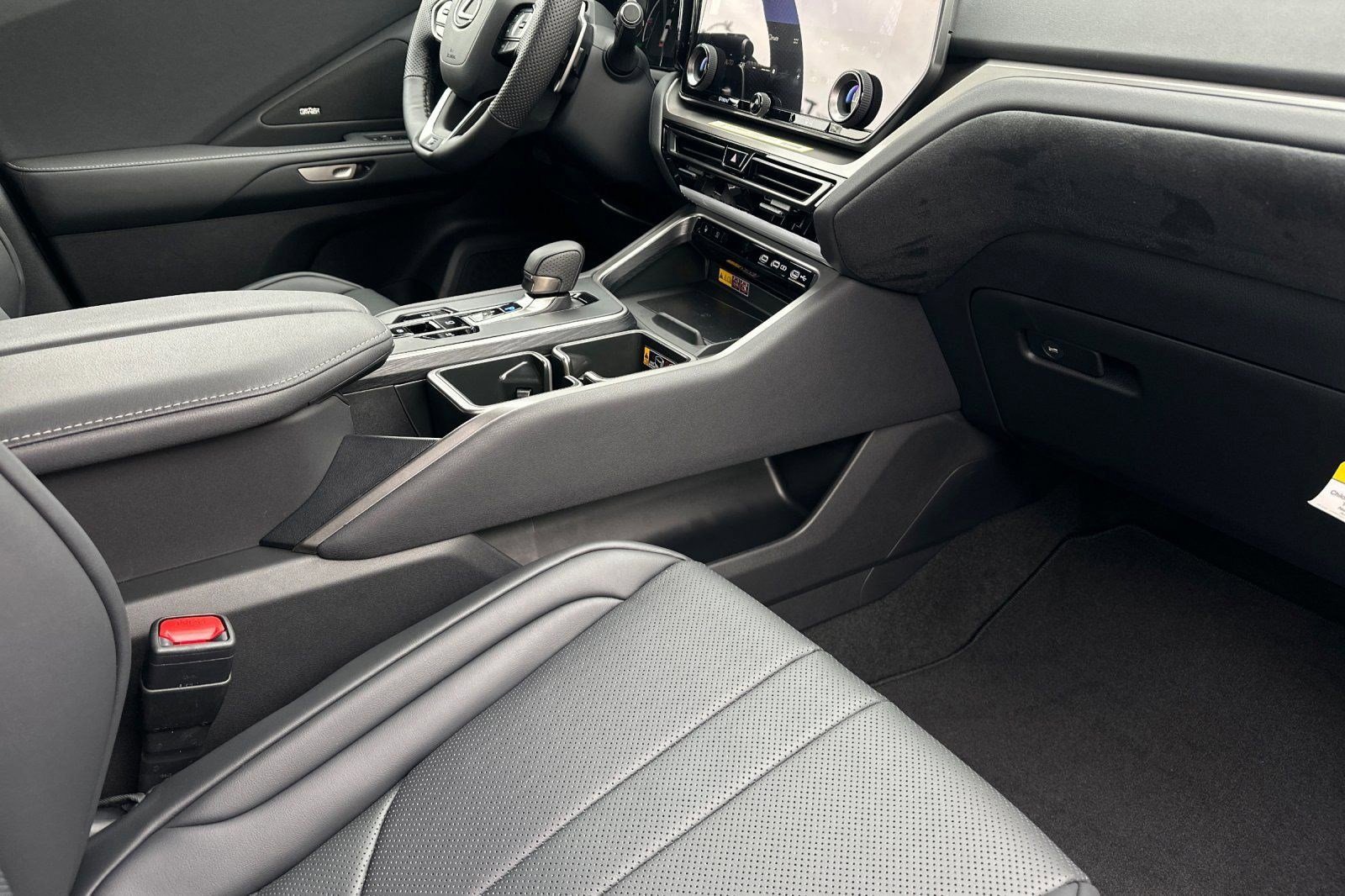 New 2026 Lexus TX 500h AWD image 25