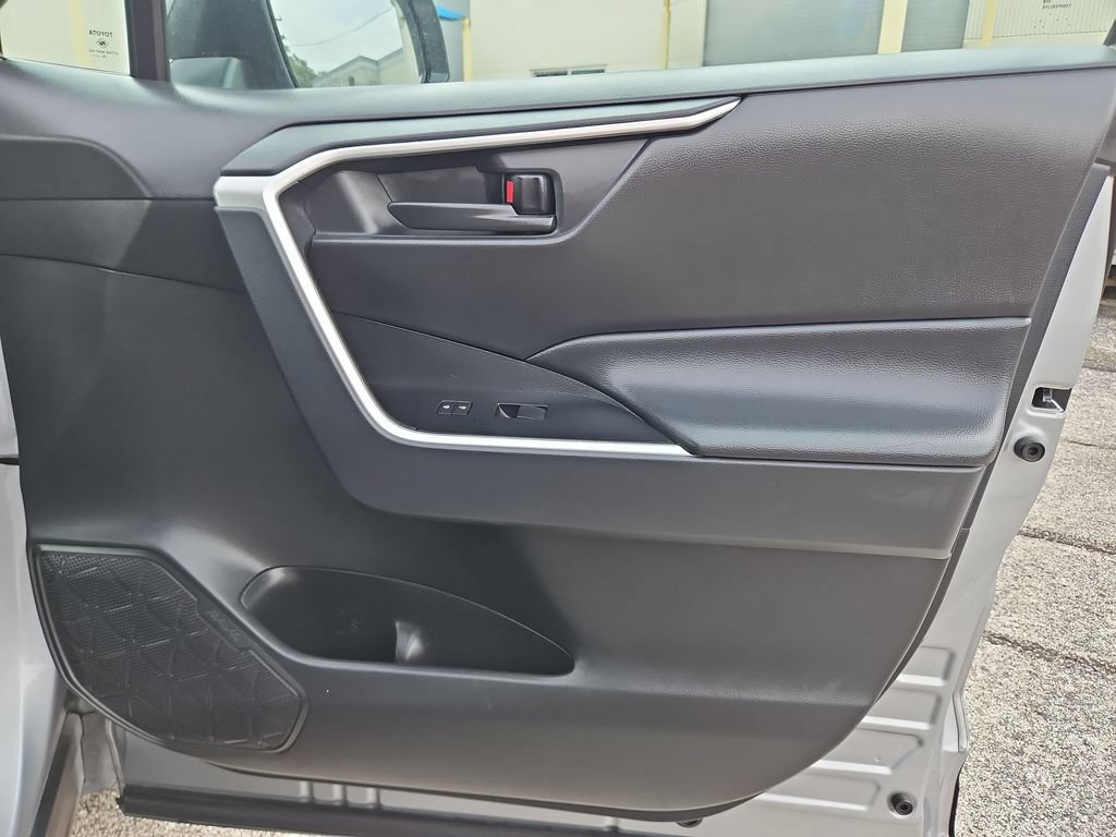 Used 2025 Toyota RAV4 LE FWD image 33