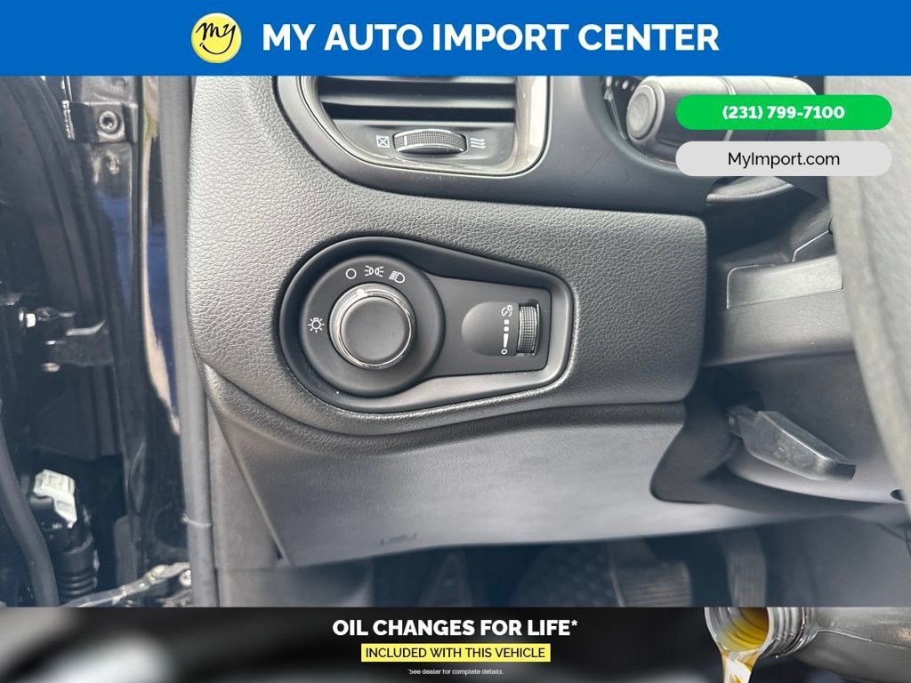 Used 2023 Jeep Renegade Latitude AWD/4WD image 14