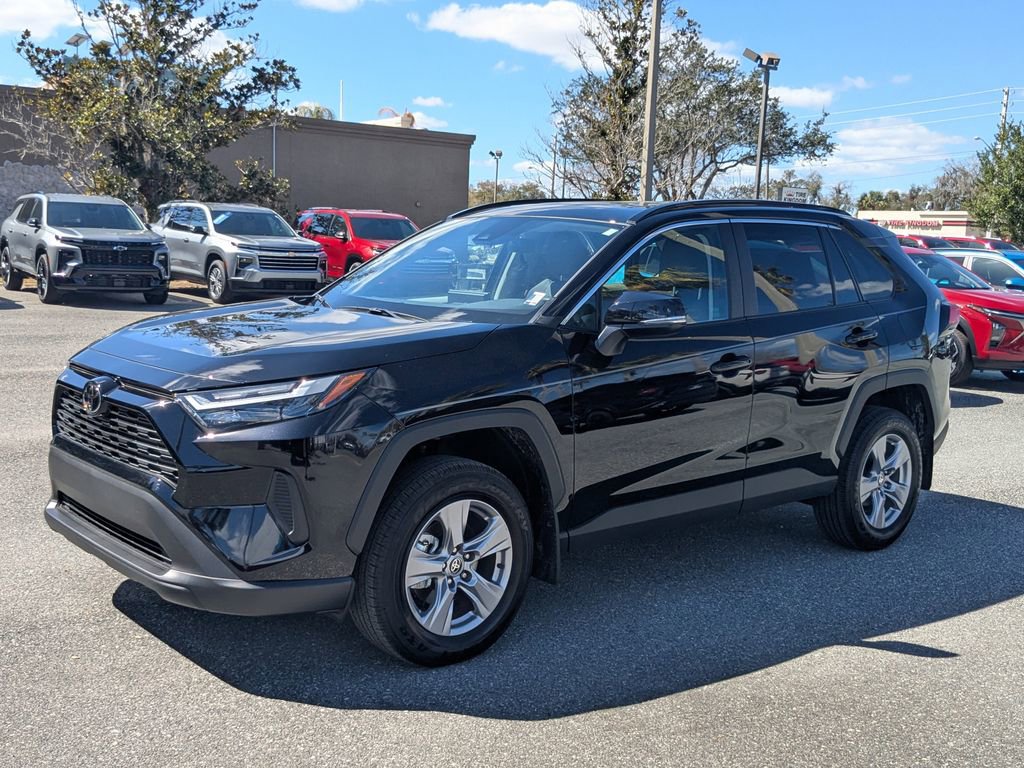Used 2025 Toyota RAV4 XLE w/ Convenience Package image 7