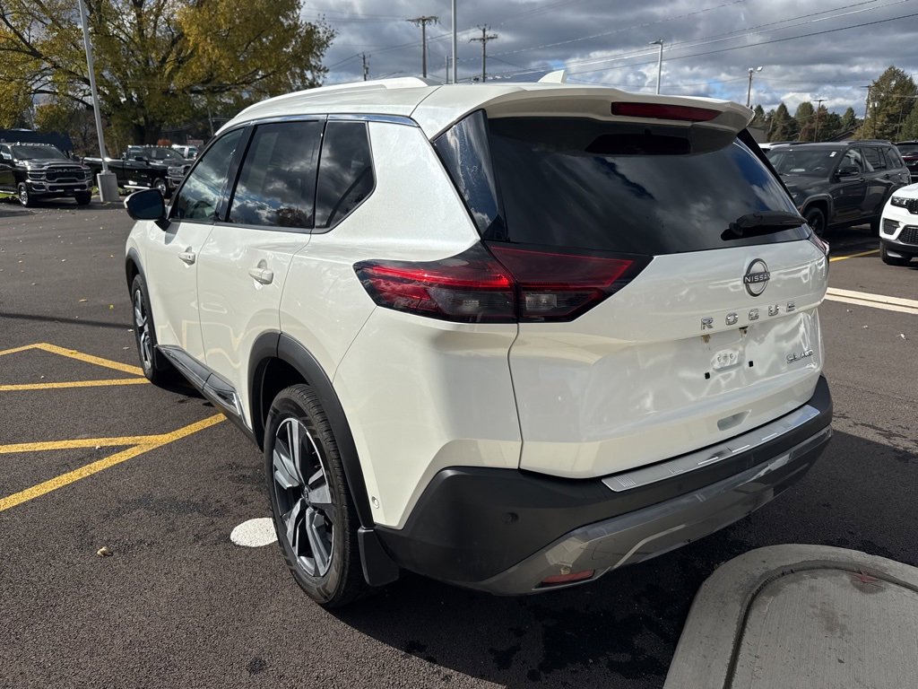 Used 2022 Nissan Rogue SL w/ SL Premium Package image 5