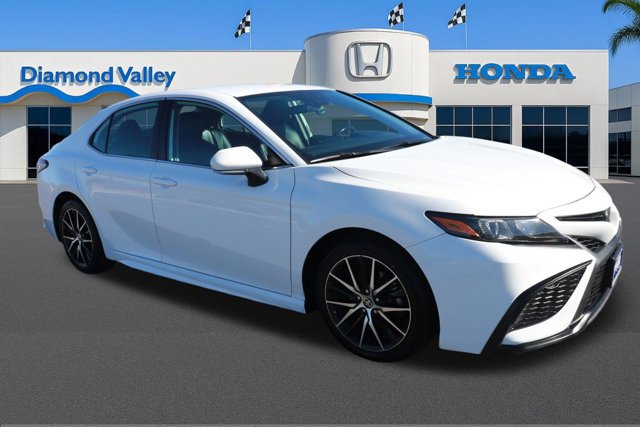 Used 2023 Toyota Camry SE image 1