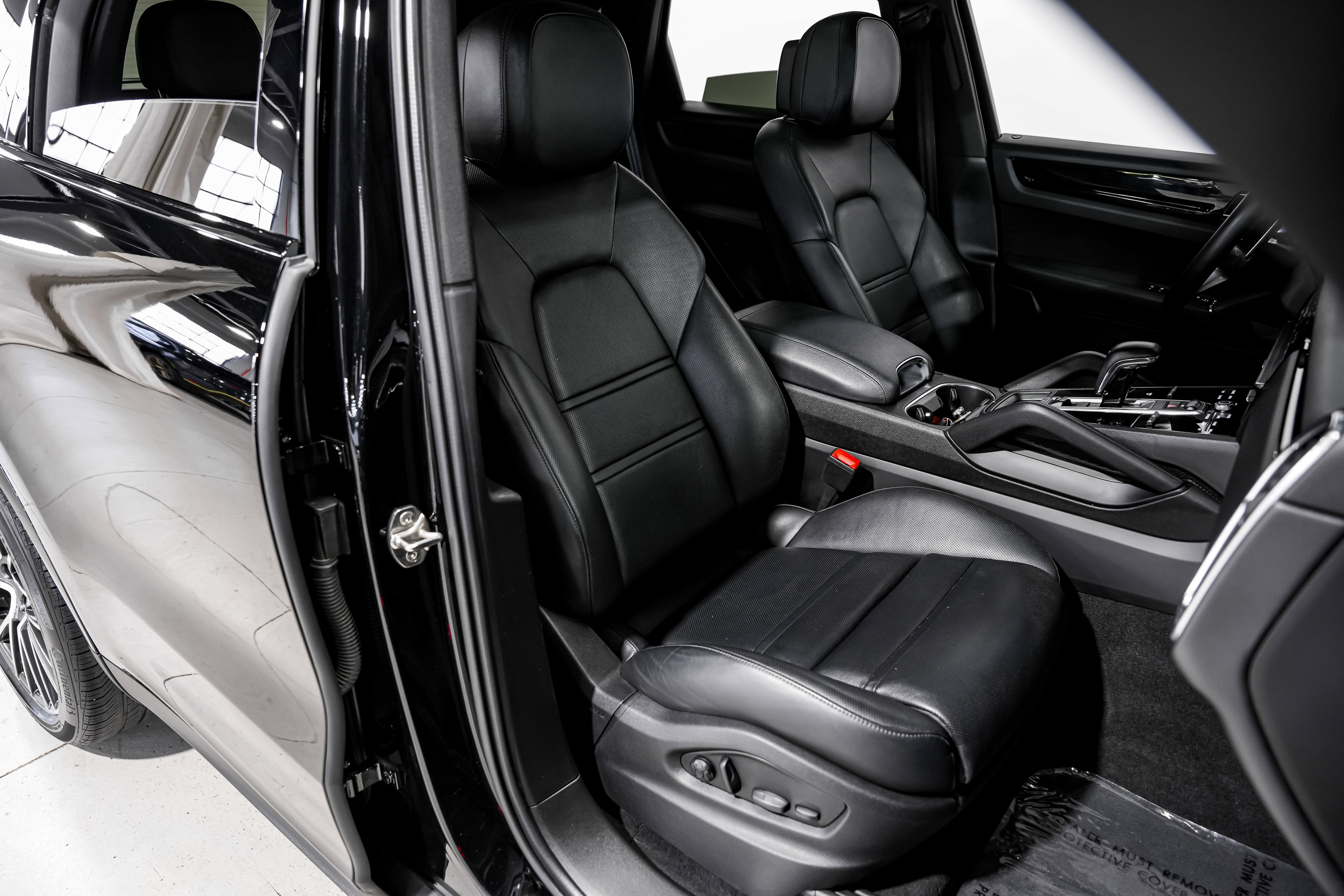 Used 2022 Porsche Cayenne S image 24