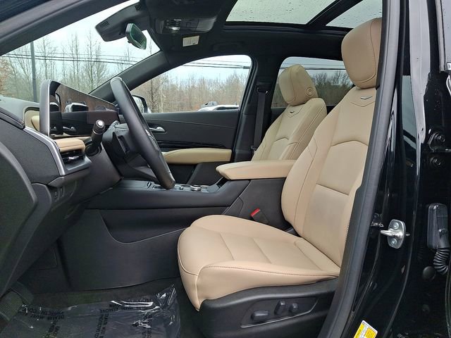 Used 2024 Cadillac XT4 Luxury w/ Cold Weather Package AWD/4WD image 14