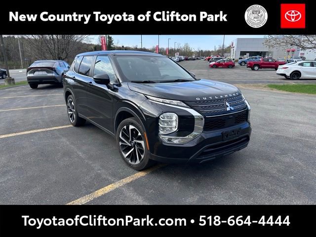 Used 2022 Mitsubishi Outlander ES image 1