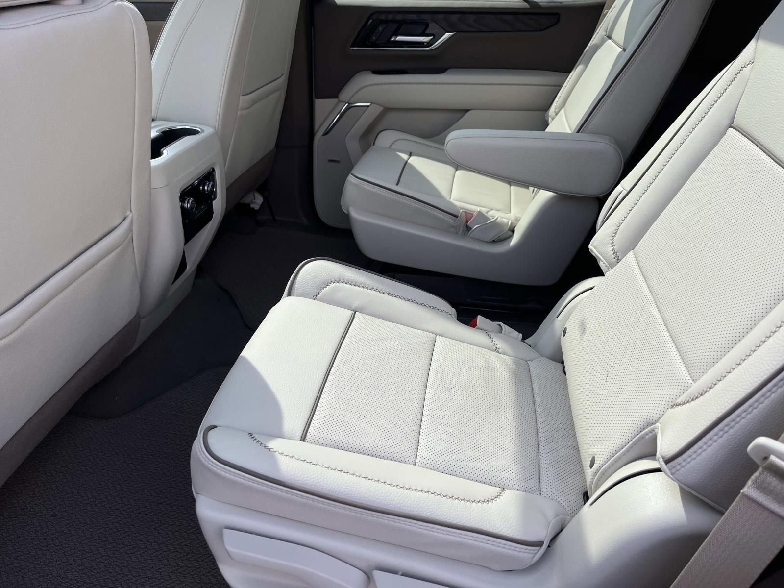 New 2026 GMC Yukon Denali w/ Sun & Power Step Package AWD/4WD image 20