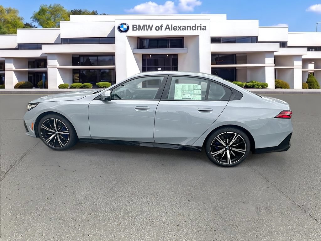 Used 2026 BMW 530i w/ M Sport Package RWD image 4