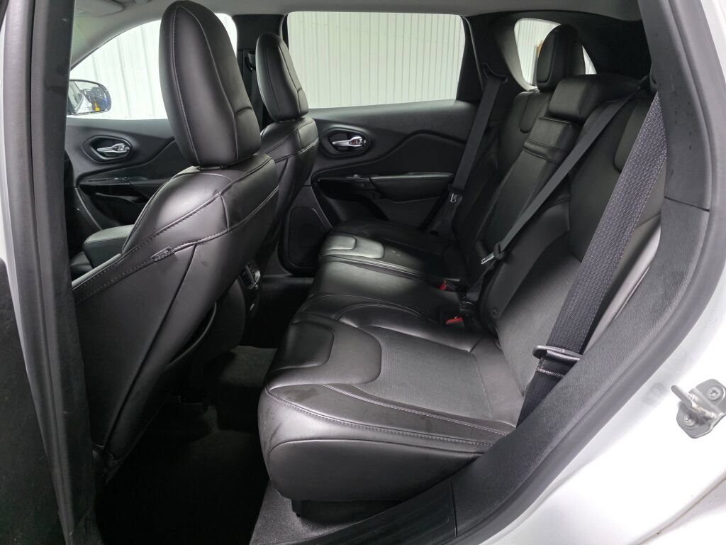 Used 2019 Jeep Cherokee Latitude Plus AWD/4WD image 10