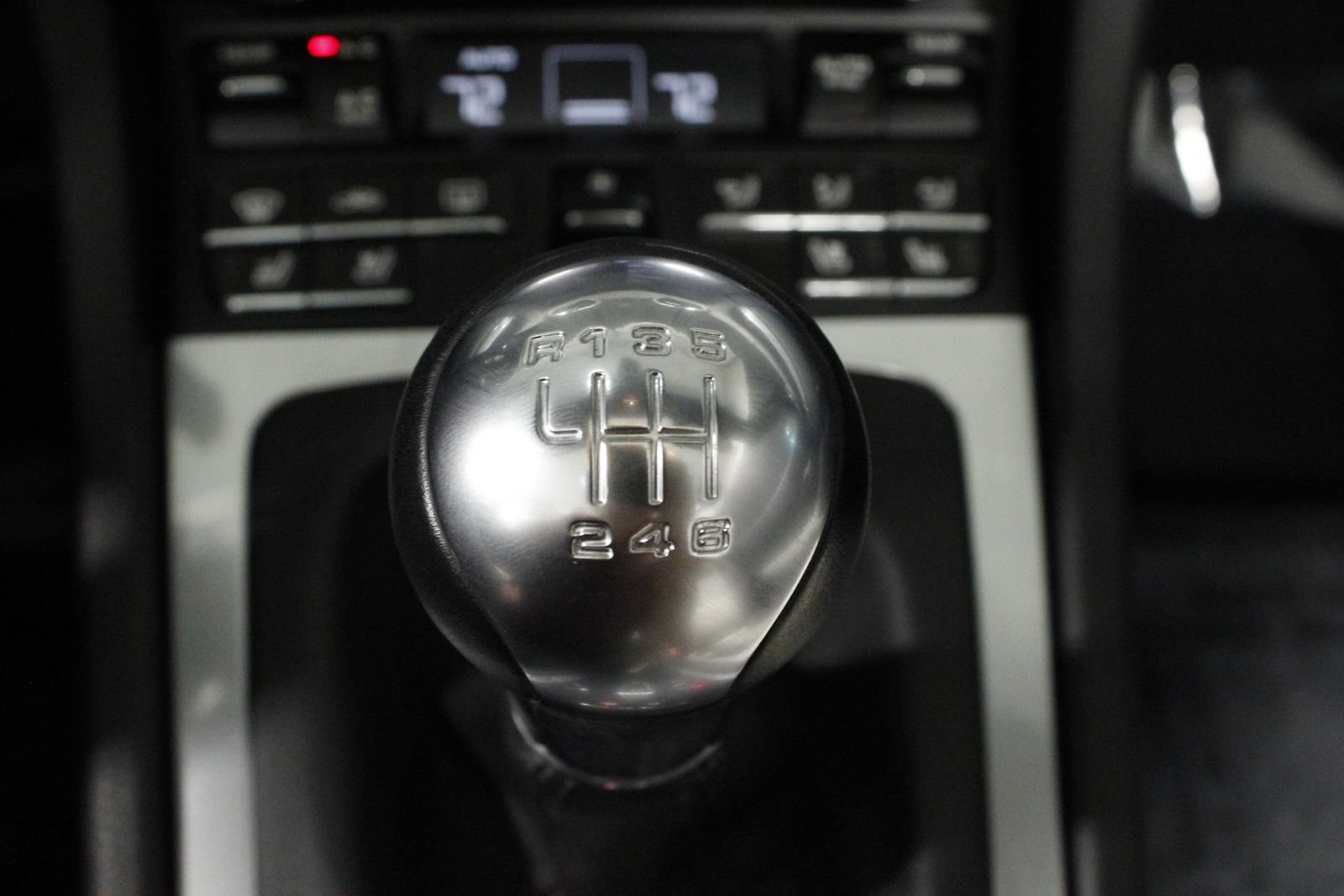 Certified 2024 Porsche 718 Boxster RWD image 32
