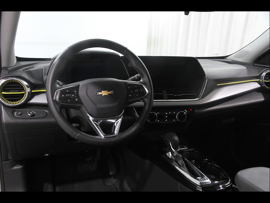Used 2025 Chevrolet Trax LT w/ LT Convenience Package FWD image 6