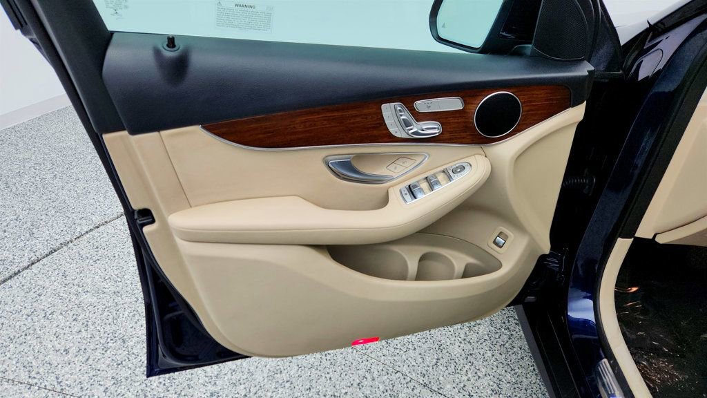 Used 2022 Mercedes-Benz GLC 300 4MATIC w/ Premium Package Lite image 10