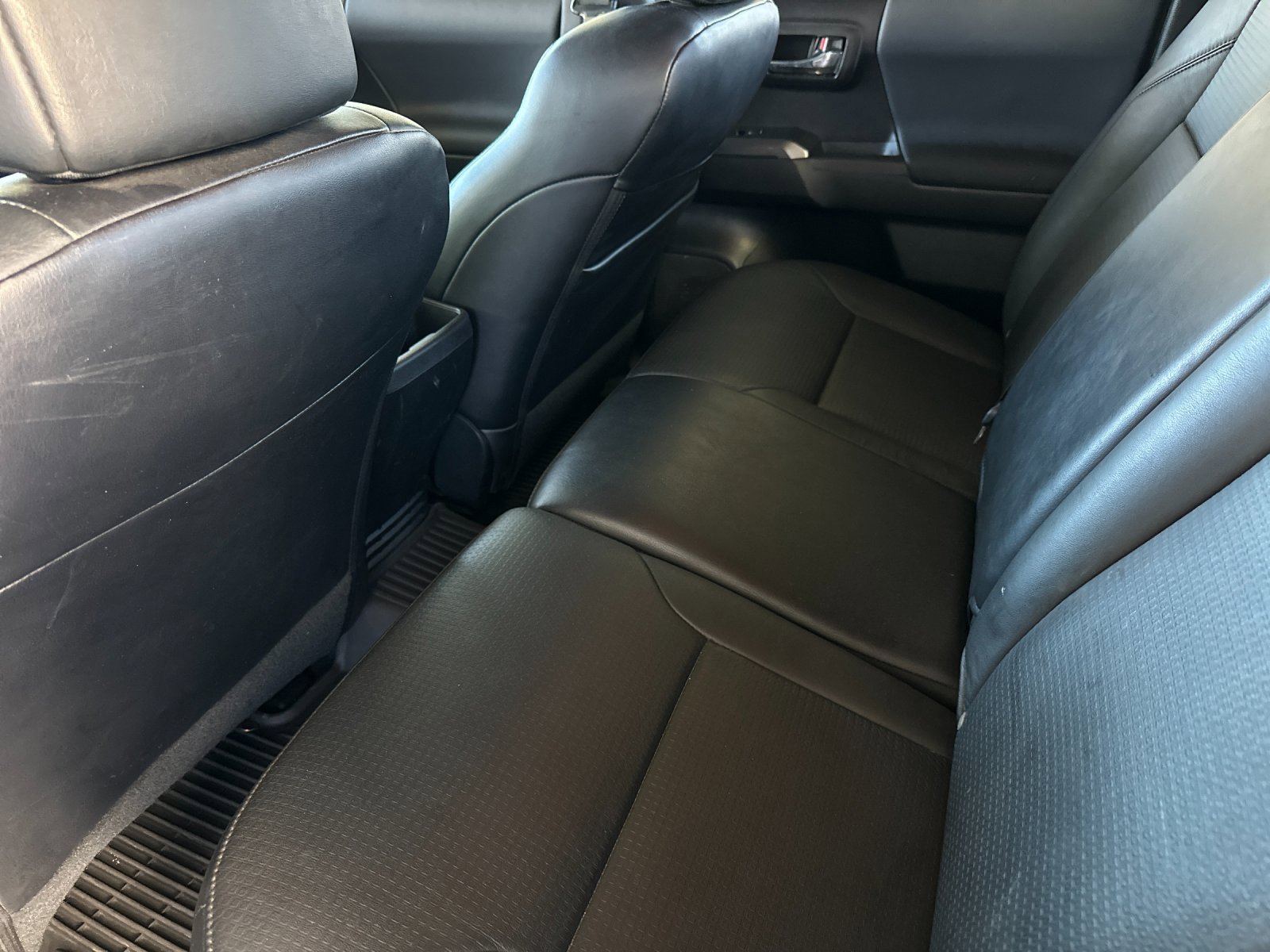 Used 2022 Toyota Tacoma TRD Sport image 11