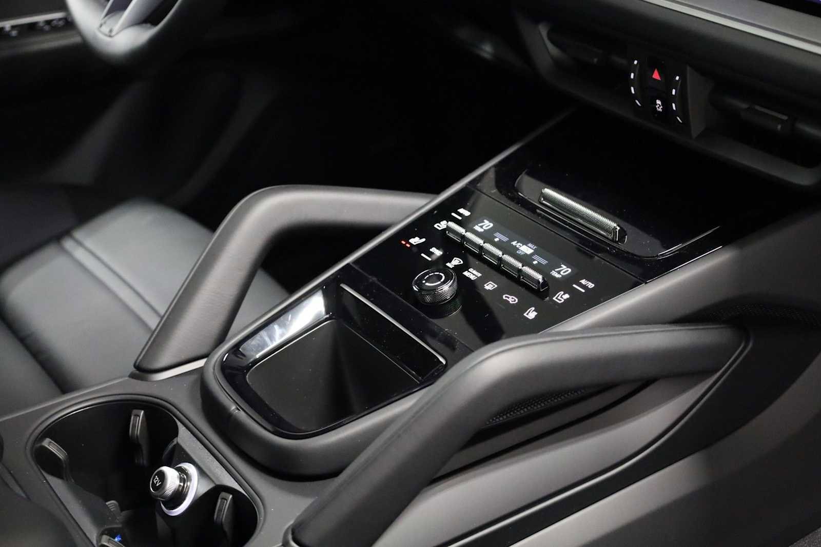 New 2026 Porsche Cayenne Coupe AWD/4WD image 21