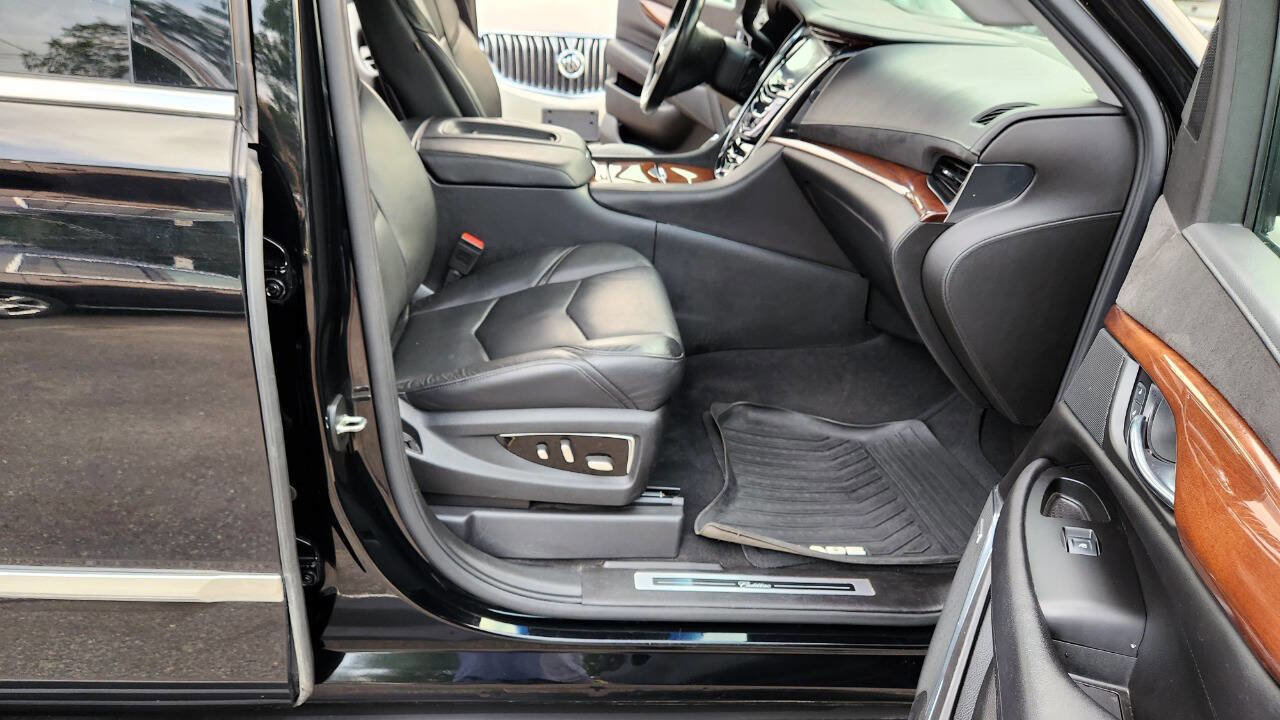 Used 2015 Cadillac Escalade ESV Luxury image 49