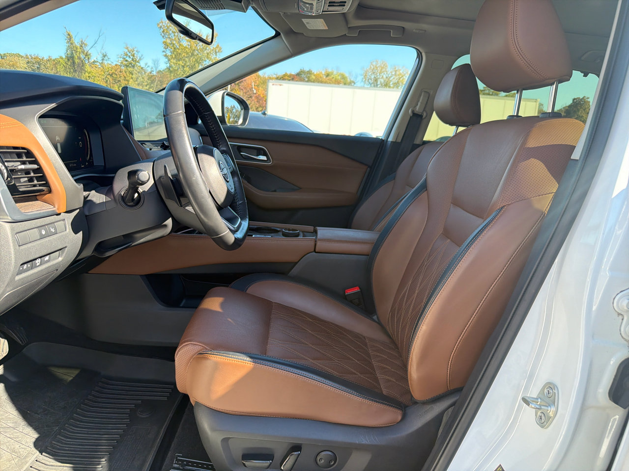 Used 2024 Nissan Rogue Platinum w/ Platinum Premium Package image 19