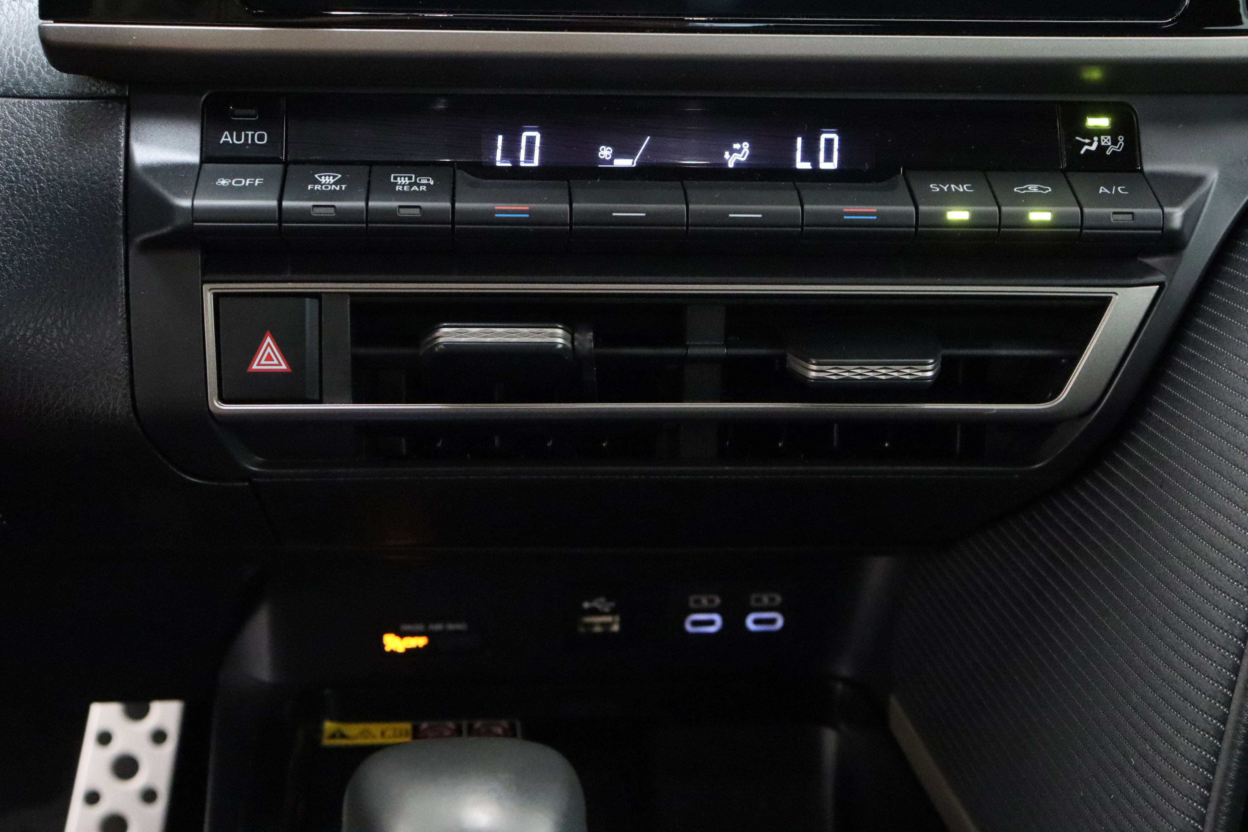Used 2025 Toyota Camry SE FWD image 19