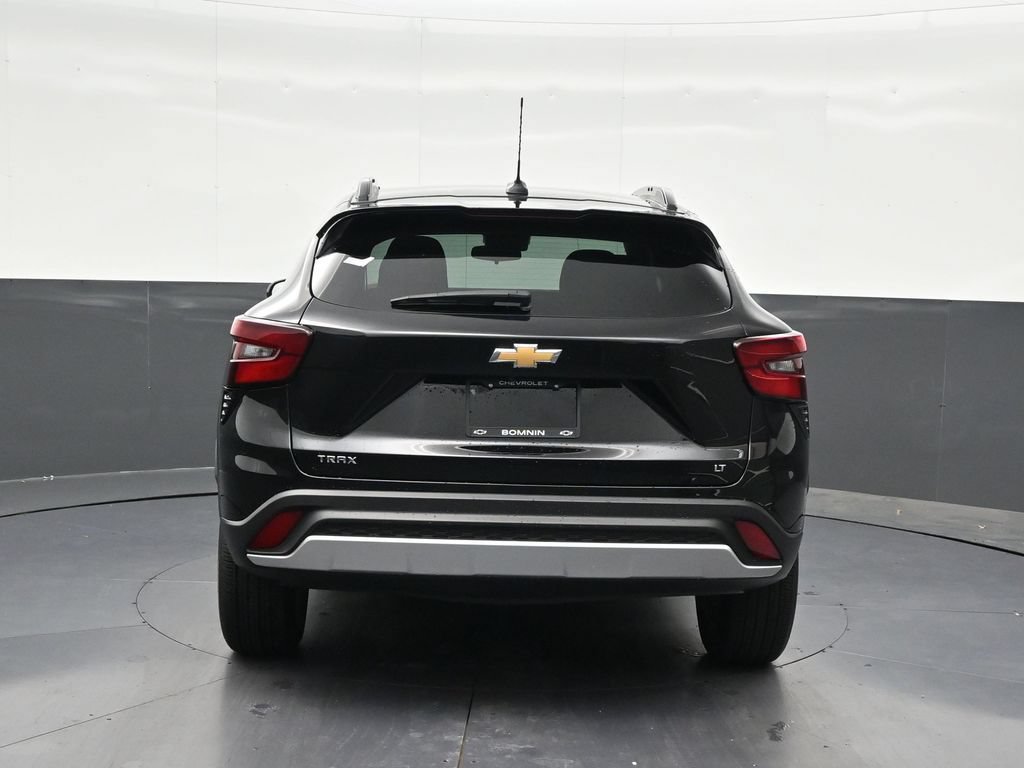 Used 2025 Chevrolet Trax LT FWD image 4