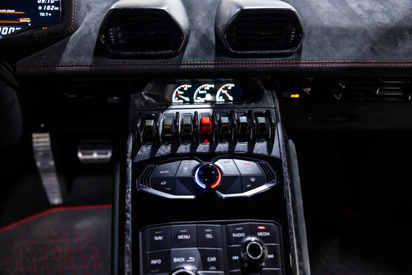 Used 2018 Lamborghini Huracan Performante image 40