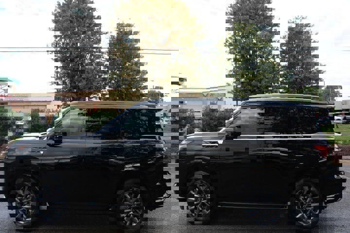 Used 2025 INFINITI QX80 Pure w/ Cargo Package image 10