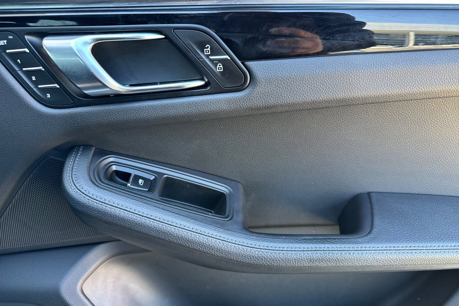 Used 2024 Porsche Macan image 18