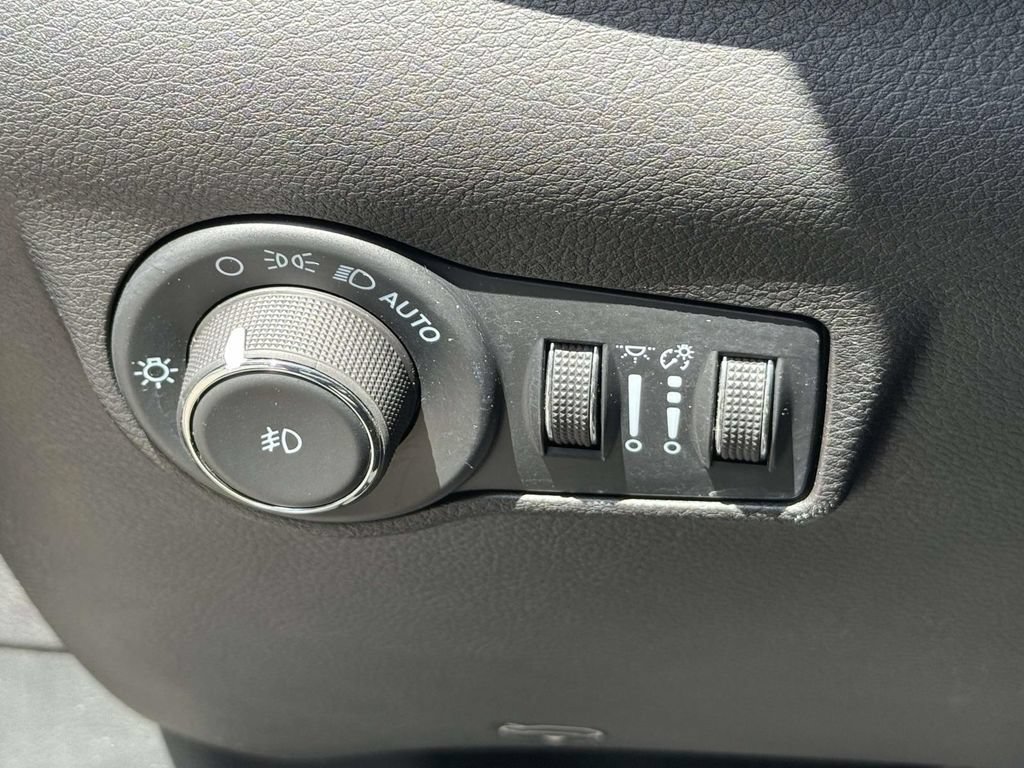 Used 2023 Jeep Compass Limited AWD/4WD image 23