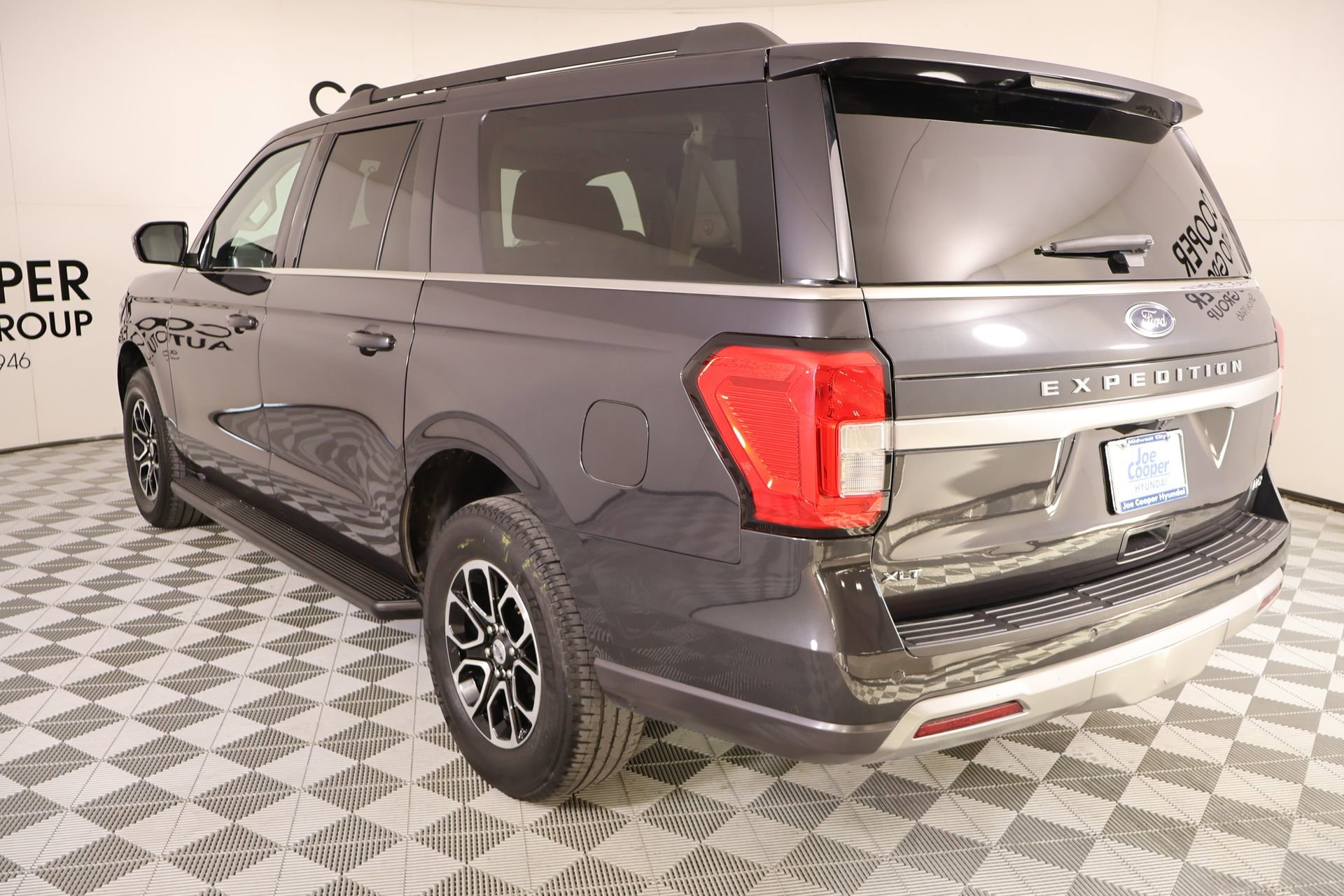 Used 2024 Ford Expedition Max XLT image 25