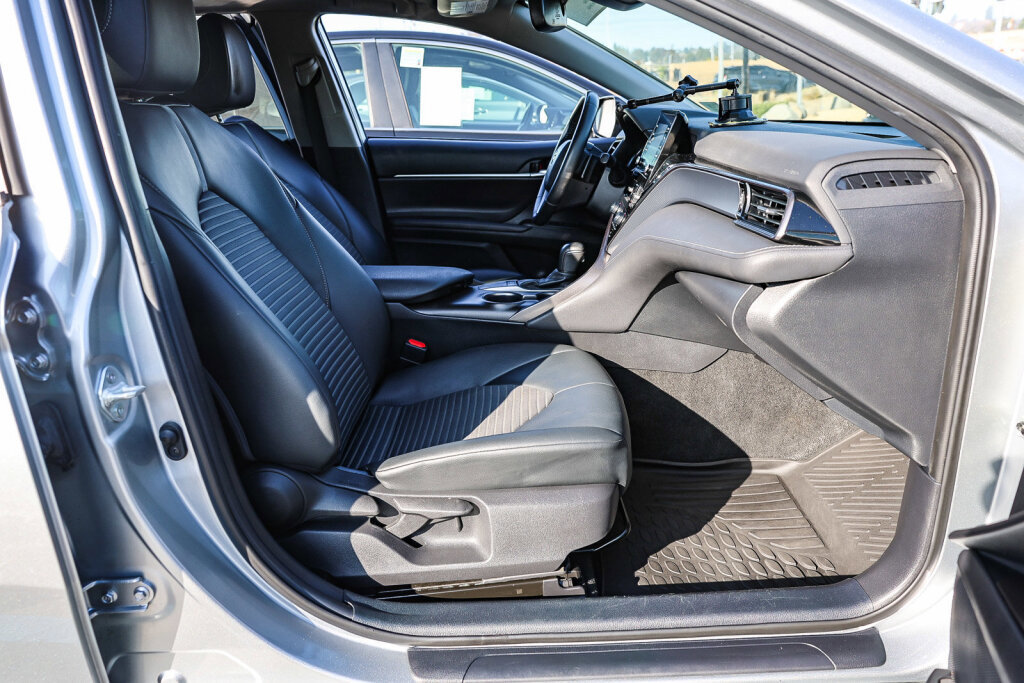 Certified 2022 Toyota Camry SE image 8