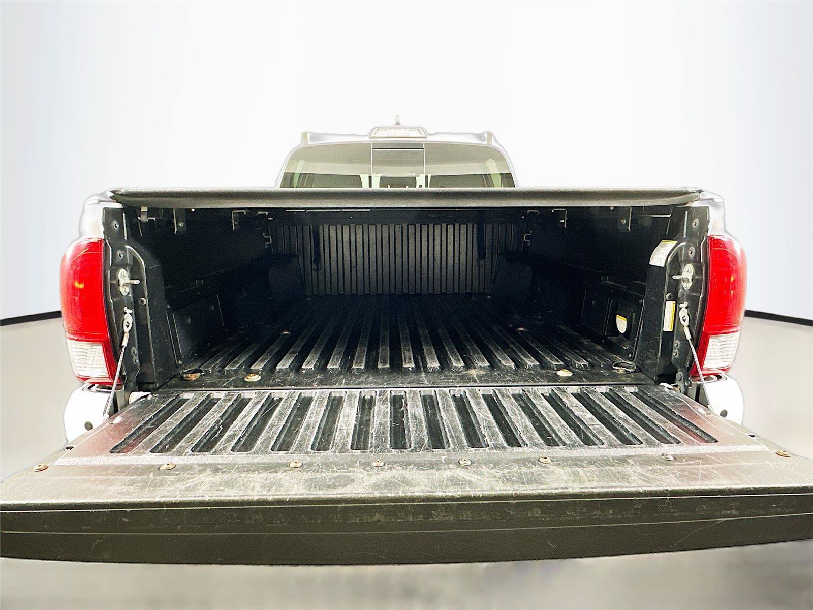 Used 2017 Toyota Tacoma TRD Off-Road AWD/4WD image 26